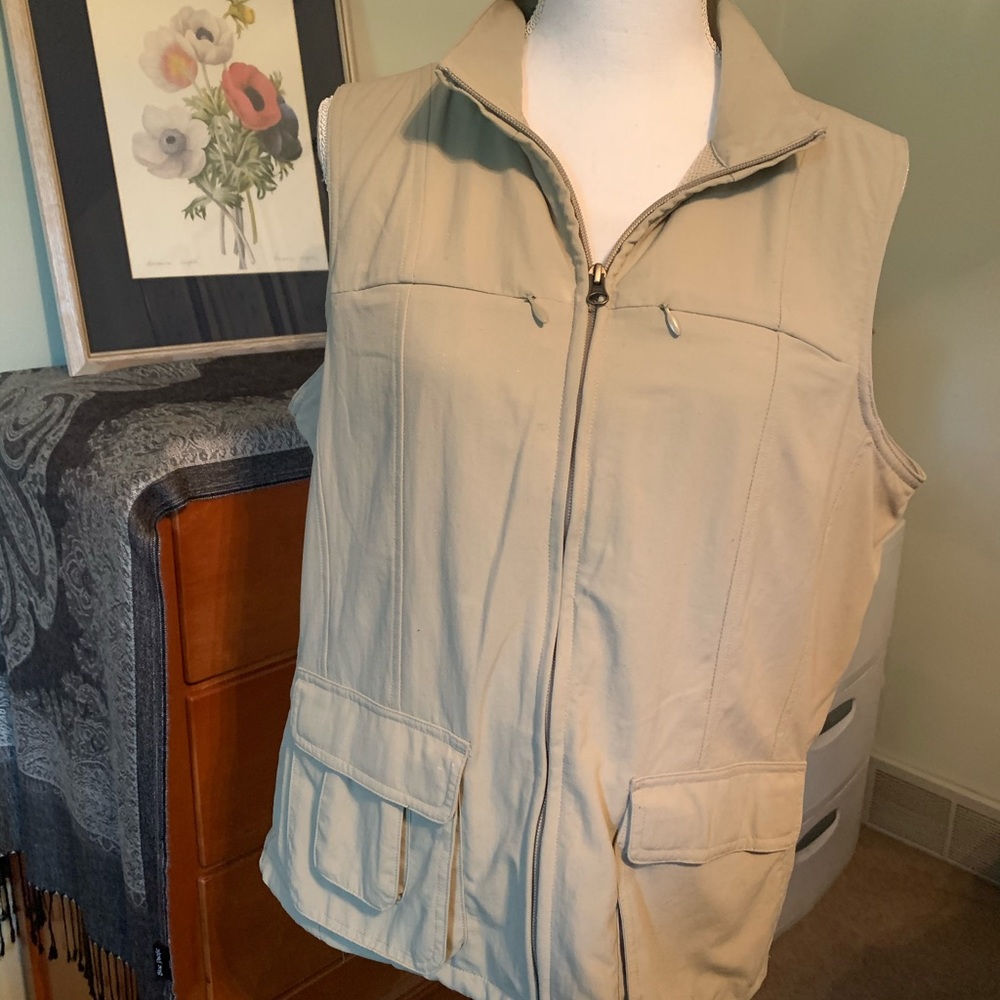 TravelSmith Pocketed Vest: Medium